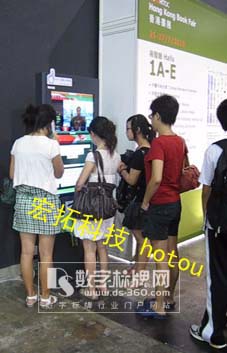 宏拓42寸高清觸摸屏一體機在香港維多利亞港會展中心應用